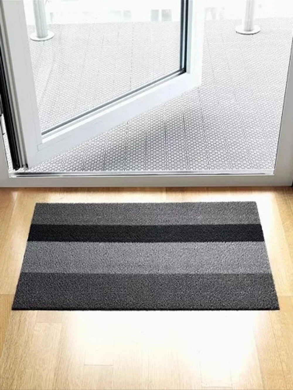 Chilewich Bold Stripe Shag Indoor or Outdoor Doormat, 18 X 28